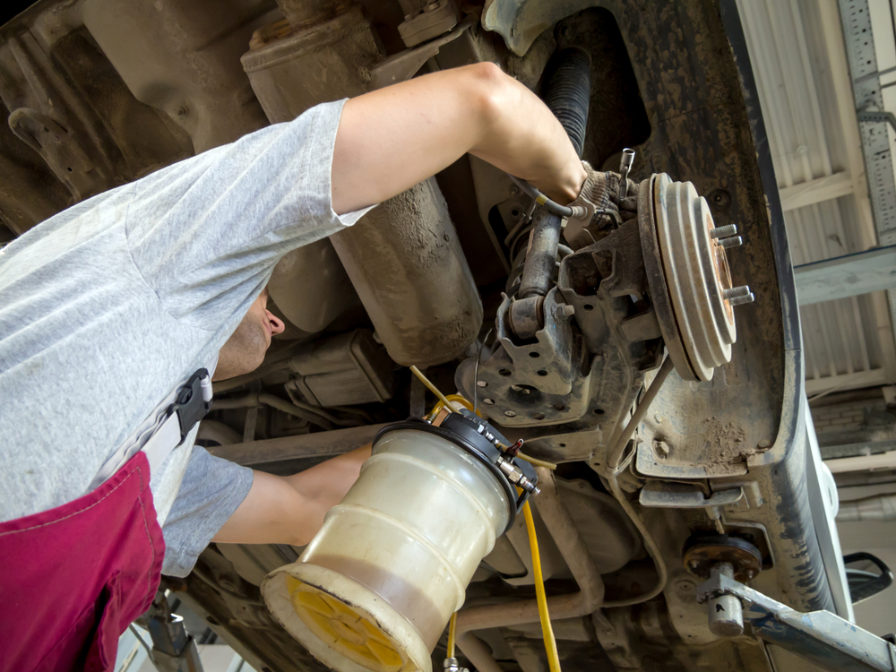 Bremsflüssigkeit wechseln am Auto: Die besten Tipps